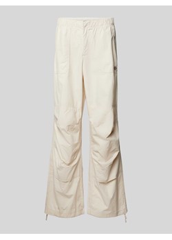 Spodnie materiałowe o luźnym kroju z elastycznym pasem ze sklepu Peek&Cloppenburg  w kategorii Spodnie damskie - zdjęcie 171952871