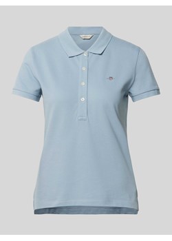Koszulka polo o kroju slim fit z wyhaftowanym logo ze sklepu Peek&Cloppenburg  w kategorii Bluzki damskie - zdjęcie 171952984