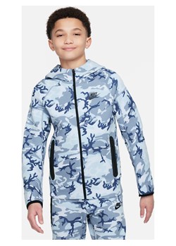 Bluza z kapturem i zamkiem na całej długości ze wzorem moro dla dużych dzieci (chłopców) Nike Tech Fleece - Niebieski ze sklepu Nike poland w kategorii Bluzy chłopięce - zdjęcie 171953063
