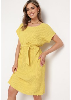 Żółta Sukienka z Krótkim Rękawem i Materiałowym Paskiem Ellata ze sklepu Born2be Odzież w kategorii Sukienki - zdjęcie 171960030