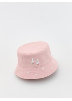 Reserved - Bucket hat z haftem - pastelowy róż ze sklepu Reserved w kategorii Czapki dziecięce - zdjęcie 171963973