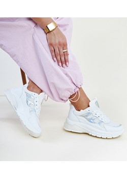 Białe sneakersy na grubej podeszwie Matea ze sklepu gemre w kategorii Buty sportowe damskie - zdjęcie 171977394