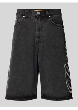 Szorty jeansowe z nadrukiem z logo ze sklepu Peek&Cloppenburg  w kategorii Spodenki męskie - zdjęcie 171983024