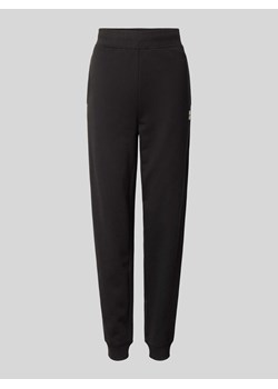 Spodnie dresowe o kroju regular fit z wyhaftowanym logo model ‘NELFINIA’ ze sklepu Peek&Cloppenburg  w kategorii Spodnie damskie - zdjęcie 171989642