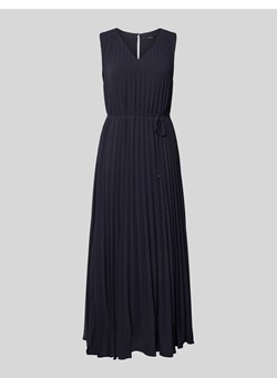 Długa sukienka z plisami i wiązanym paskiem ze sklepu Peek&Cloppenburg  w kategorii Sukienki - zdjęcie 171989793
