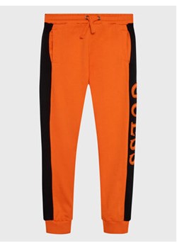 Guess Spodnie dresowe L3RQ24 KA6R3 Pomarańczowy Regular Fit ze sklepu MODIVO w kategorii Spodnie chłopięce - zdjęcie 171990972