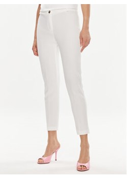 Rinascimento Spodnie materiałowe CFC0118248003 Biały Regular Fit ze sklepu MODIVO w kategorii Spodnie damskie - zdjęcie 171993574