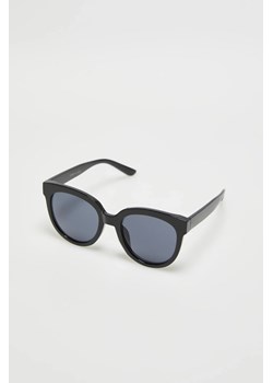 Okulary damskie z plastikowymi oprawkami czarne ze sklepu Moodo.pl w kategorii Okulary przeciwsłoneczne damskie - zdjęcie 171998833