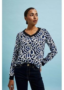 Koszula z geometrycznym wzorem i dekoltem w serek ze sklepu Moodo.pl w kategorii Bluzki damskie - zdjęcie 171999324