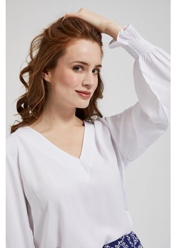Wiskozowa koszula z dekoltem w serek i bufiastymi rękawami biała ze sklepu Moodo.pl w kategorii Bluzki damskie - zdjęcie 171999684