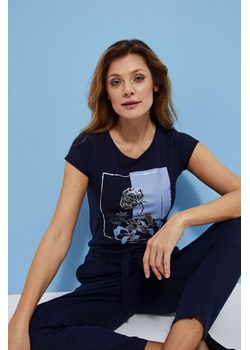 Bawełniany t-shirt z nadrukiem ze sklepu Moodo.pl w kategorii Bluzki damskie - zdjęcie 171999851