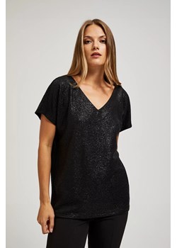 Elegancka bluzka z dekoltem w serek z błyszczącego materiału czarna ze sklepu Moodo.pl w kategorii Bluzki damskie - zdjęcie 172000690