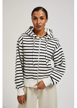 Bluza w cienkie paski z kapturem zapinana na zamek czarno-biała ze sklepu Moodo.pl w kategorii Bluzy damskie - zdjęcie 172001351