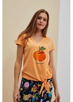 Koszulka z nadrukiem i dekoltem V ze sklepu 5.10.15 w kategorii Bluzki damskie - zdjęcie 172002693