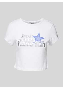 T-shirt z mieszanki bawełny i elastanu z nadrukowanym napisem ze sklepu Peek&Cloppenburg  w kategorii Bluzki damskie - zdjęcie 172005451