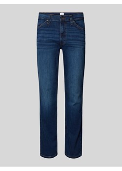 Jeansy o kroju straight fit z naszywką z logo model ‘TRAMPER’ ze sklepu Peek&Cloppenburg  w kategorii Jeansy męskie - zdjęcie 172005452