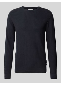 Sweter z dzianiny z fakturowanym wzorem model ‘Karl’ ze sklepu Peek&Cloppenburg  w kategorii Swetry męskie - zdjęcie 172005491
