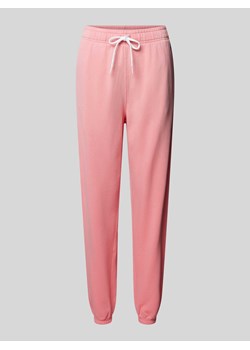 Spodnie dresowe o kroju regular fit z wyhaftowanym logo ze sklepu Peek&Cloppenburg  w kategorii Spodnie damskie - zdjęcie 172005651