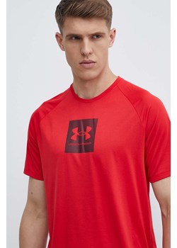 Under Armour t-shirt treningowy kolor czerwony z nadrukiem 1380785 ze sklepu ANSWEAR.com w kategorii T-shirty męskie - zdjęcie 172021241