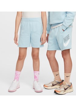 Spodenki z dzianiny dresowej dla dużych dzieci Nike Sportswear Club Fleece - Niebieski ze sklepu Nike poland w kategorii Spodenki chłopięce - zdjęcie 172023824