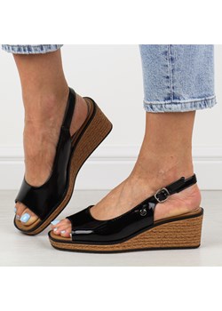 Czarne lakierowane sandały damskie na koturnie Sergio Leone sk301 ze sklepu suzana.pl w kategorii Sandały damskie - zdjęcie 172029551