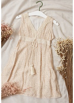 Beżowa Sukienka Chloriopis ze sklepu Born2be Odzież w kategorii Sukienki dziewczęce - zdjęcie 172030791