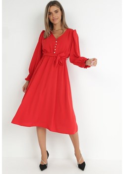 Czerwona Sukienka z Bufiastym Rękawem i Guzikami przy Dekolcie Mozelle ze sklepu Born2be Odzież w kategorii Sukienki - zdjęcie 172031200