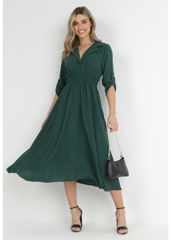 Zielona Sukienka z Kołnierzykiem i Marszczoną Gumką w Talii Zali ze sklepu Born2be Odzież w kategorii Sukienki - zdjęcie 172031210
