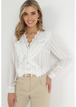Biała Koszula z Falbankami i Ażurową Koronką Fairwillow ze sklepu Born2be Odzież w kategorii Koszule damskie - zdjęcie 172031332