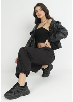 Czarne Spodnie Spadochronowe ze Stoperami Wakely ze sklepu Born2be Odzież w kategorii Spodnie damskie - zdjęcie 172031390