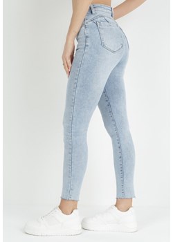 Niebieskie Jeansy Skinny z Postrzępionymi Nogawkami Brena ze sklepu Born2be Odzież w kategorii Jeansy damskie - zdjęcie 172031501