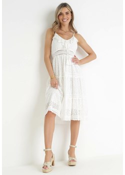 Biała Koronkowa Sukienka Midi na Cienkich Ramiączkach z Frędzlami Madie ze sklepu Born2be Odzież w kategorii Sukienki - zdjęcie 172032210
