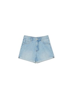 Cropp - Jeansowe szorty z klasycznego denimu - niebieski ze sklepu Cropp w kategorii Szorty - zdjęcie 172033583