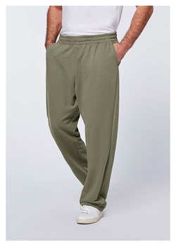 Chiemsee Spodnie dresowe &quot;Agius&quot; w kolorze khaki ze sklepu Limango Polska w kategorii Spodnie męskie - zdjęcie 172035344