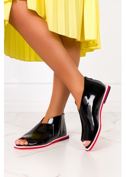 Czarne sandały zabudowane lakierowane z zamkiem na pięcie polska skóra Casu 4080 ze sklepu Casu.pl w kategorii Sandały damskie - zdjęcie 172036794