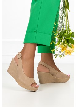 Beżowe sandały skórzane damskie na koturnie PRODUKT POLSKI Casu 1911 ze sklepu Casu.pl w kategorii Sandały damskie - zdjęcie 172042710