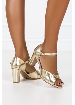 Złote sandały na słupku damskie z zakrytą piętą ze skórzaną wkładką Casu ER23WX10-G ze sklepu Casu.pl w kategorii Sandały damskie - zdjęcie 172044384