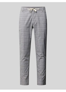 Spodnie materiałowe o kroju tapered fit ze wzorem w kratę glencheck ze sklepu Peek&Cloppenburg  w kategorii Spodnie męskie - zdjęcie 172048220