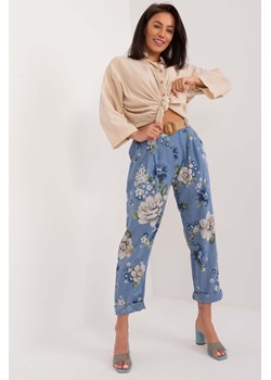 Niebieskie luźne spodnie w kwiaty z paskiem ze sklepu 5.10.15 w kategorii Spodnie damskie - zdjęcie 172048360