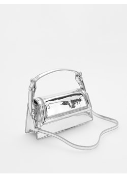 Reserved - Metaliczna torebka z paskiem - srebrny ze sklepu Reserved w kategorii Torebki damskie - zdjęcie 172049821