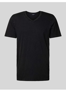 T-shirt z dekoltem w serek ze sklepu Peek&Cloppenburg  w kategorii T-shirty męskie - zdjęcie 172052891