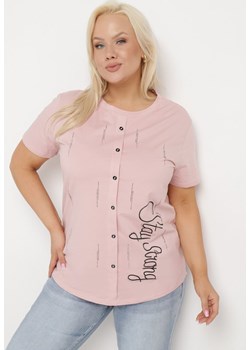 Różowy Bawełniany T-shirt z Krótkim Rękawem z Przodu Ozdobiony Guzikami i Cyrkoniami Silliana ze sklepu Born2be Odzież w kategorii Bluzki damskie - zdjęcie 172055730