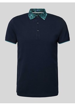 Koszulka polo o kroju slim fit z paskami w kontrastowym kolorze model ‘Coral’ ze sklepu Peek&Cloppenburg  w kategorii T-shirty męskie - zdjęcie 172064500