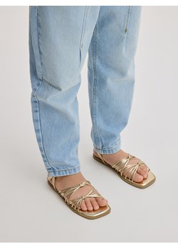 Reserved - Błyszczące sandały - złoty ze sklepu Reserved w kategorii Sandały dziecięce - zdjęcie 172079053