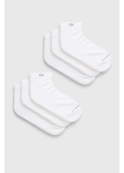 Calvin Klein skarpetki 6-pack męskie kolor biały 701222232 ze sklepu ANSWEAR.com w kategorii Skarpetki męskie - zdjęcie 172079902