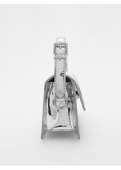 Reserved - Metaliczna torebka z paskiem - srebrny ze sklepu Reserved w kategorii Torebki damskie - zdjęcie 172082053