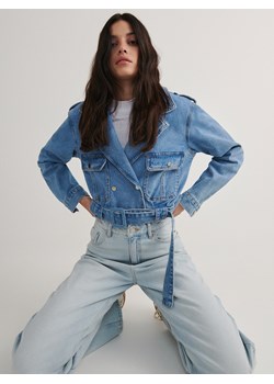 Reserved - Krótka kurtka jeansowa z paskiem - niebieski ze sklepu Reserved w kategorii Kurtki damskie - zdjęcie 172082691