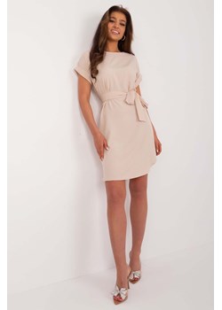 Beżowa krótka sukienka z paskiem i krótkim rękawem ze sklepu 5.10.15 w kategorii Sukienki - zdjęcie 172084271