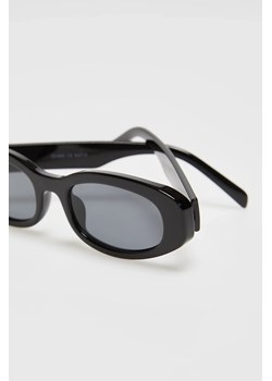 Wąskie okulary czarne ze sklepu Moodo.pl w kategorii Okulary przeciwsłoneczne damskie - zdjęcie 172094973