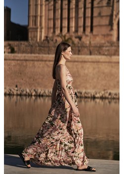 Sukienka maxi na ramiączka z kwiatowym wzorem różowa ze sklepu Moodo.pl w kategorii Sukienki - zdjęcie 172094981